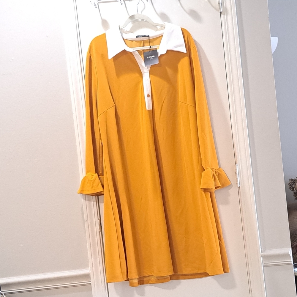 Long Sleeve Dress with White Collar